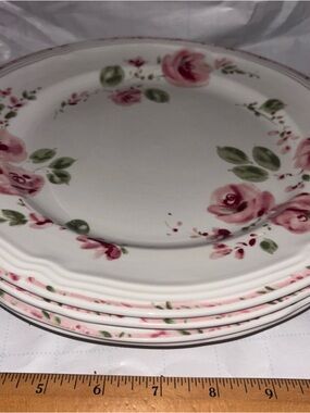 4 EVERYDAY GIBSON 10 1/2 Inch Roseland Dinner Plates 3491